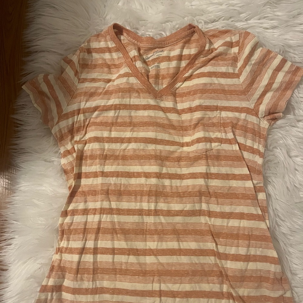 Universal Thread T-Shirt